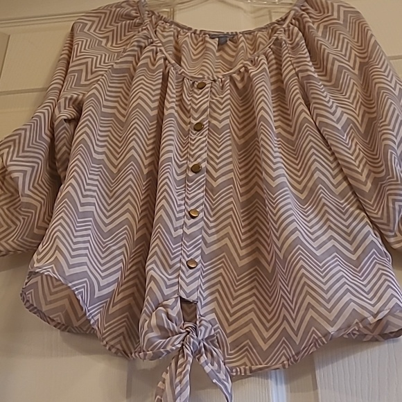 Ladies blouse - Picture 3 of 3